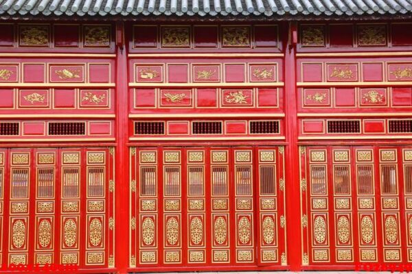 the big red carving wood doors in the hue palace