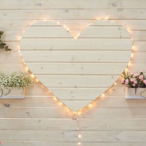 beautiful wedding heart decor for photographing in rustic style