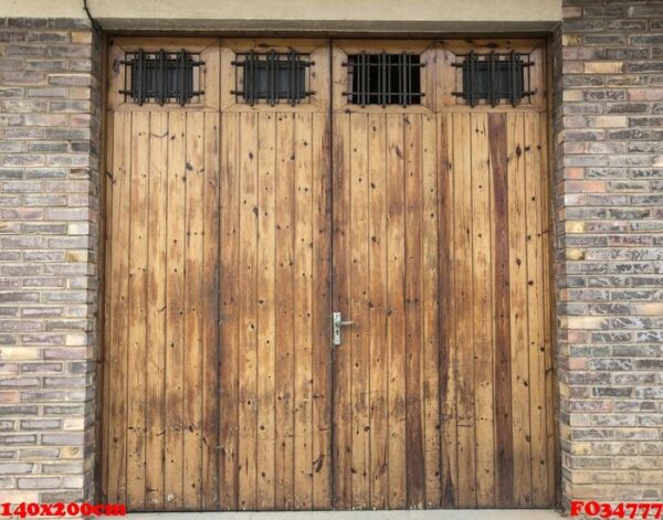 the old wooden door in the spain