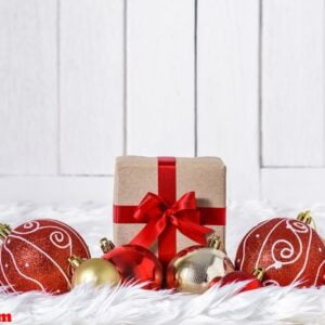 christmas ornaments with gifts boxes