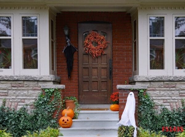 front,porch,of,house,with,halloween,decorations,and,wreath,on