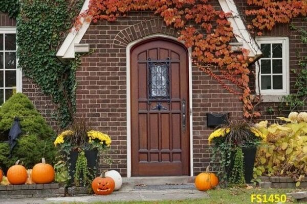 front,door,of,house,with,halloween,decorations,and,pumpkins