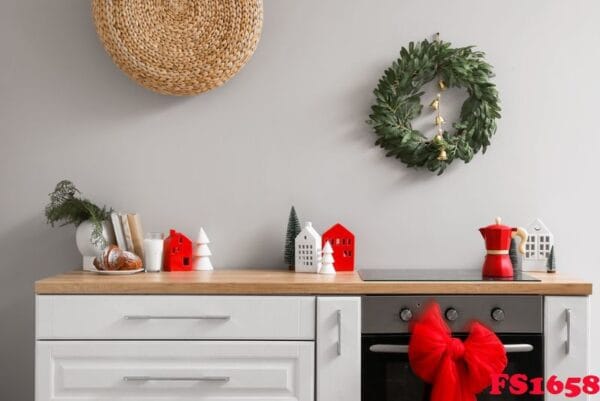 interior,of,kitchen,with,christmas,wreath,,oven,and,bow